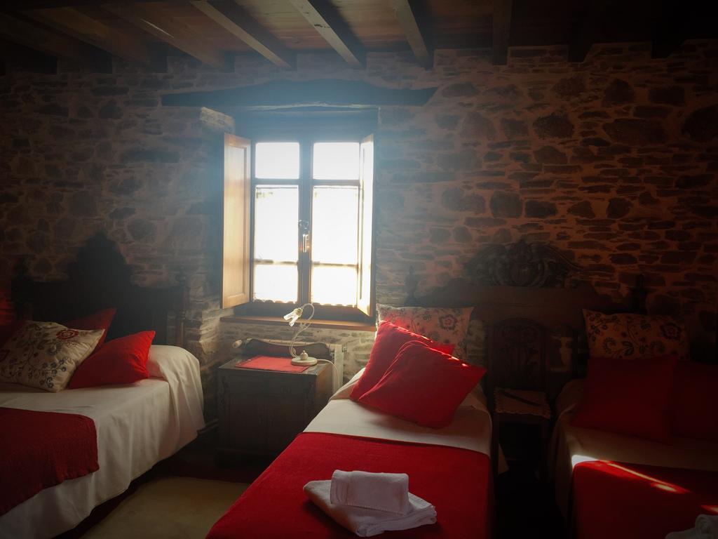 Os Tres Teixos Guest House San Acisclo Exterior photo