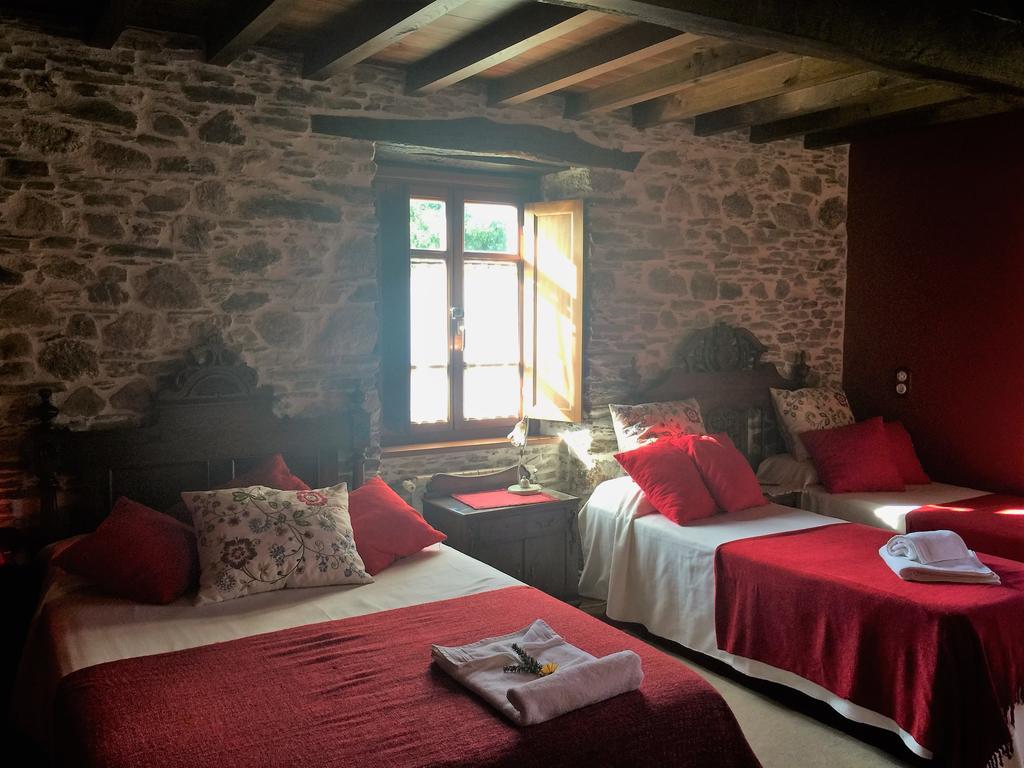 Os Tres Teixos Guest House San Acisclo Exterior photo
